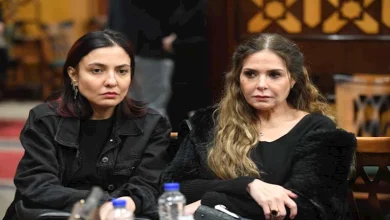 صورة بالصور- صابرين ومي كساب في عزاء والدة زوجة رامي صبري