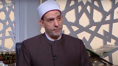 صورة حكم صلاة المرأة داخل السيارة والمواصلات أثناء السير؟.. أمين الفتوى يجيب