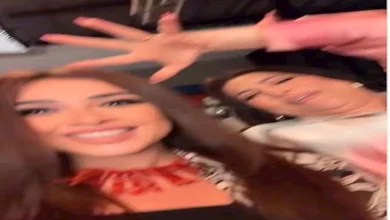 صورة ياسمين عبدالعزيز ترقص وتغني مع بدرية طلبة.. والجمهور: “خسيتي” (صور وفيديو)