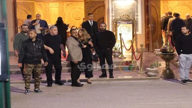 صورة خالد يوسف وليلى علوي.. توافد نجوم الفن على عزاء سليمان عيد في الشيخ زايد