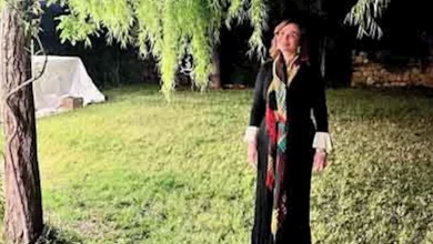 صورة إلهام شاهين تنشر صورا من لبنان احتفالا بعيد الربيع