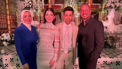 صورة عمرو وهبة يعلق على صورته مع ليلى زاهر وهشام جمال: “أنا ليه واقف وقفة عبد الغفور البرعي”