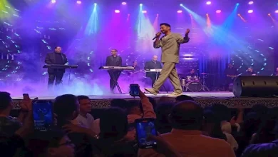 صورة بحضور تامر عبدالمنعم ولوسي.. حمادة هلال يشعل مسرح البالون بأجمل أغانيه