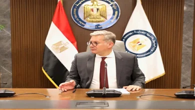 صورة بمناسبة عيد العمال.. وزير البترول يشيد بجهود العاملين بالقطاع ويحثهم على التكاتف من أجل الوطن
