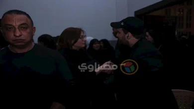صورة بالصور.. بشرى تواسي نضال الشافعي في عزاء زوجته المقام بالشيخ زايد