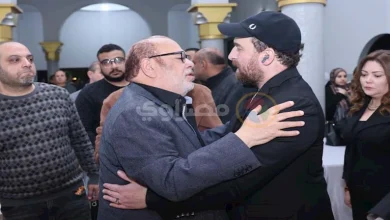 صورة أبرزهم أحمد زاهر ورياض الخولي.. نجوم الفن يقدمون واجب العزاء في زوجة نضال الشافعي (صور)