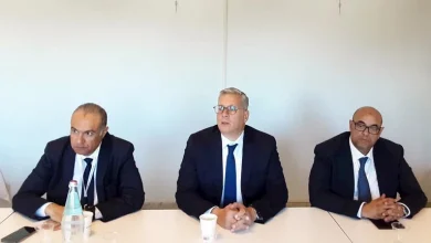 صورة وزير البترول يبحث مع نظيره الجزائري سبل التعاون في مجال البحث والاسكتشاف