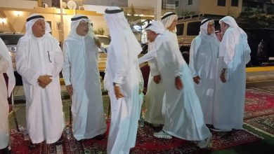 صورة «آل خاشقجي» و«آل الطبجي» يستقبلان المعزين في فقيدهما  أخبار السعودية