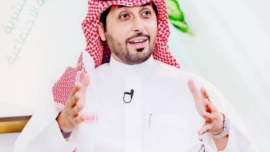 صورة وكيل «الموارد» لـ «عكاظ»: تواصل بين المستفيدين والوزير.. إلكترونياً  أخبار السعودية