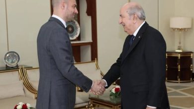 صورة من «المصافحة» إلى «الطرد».. الجزائر تمهل دبلوماسيين فرنسيين 48 ساعة لمغادرة البلاد  أخبار السعودية