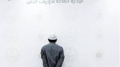 صورة القبض على مقيم لارتكابه عمليات نصب واحتيال بنشره إعلانات حملات حج وهمية ومضللة  أخبار السعودية