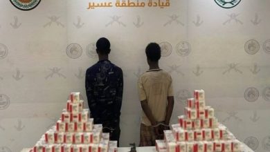 صورة عسير: القبض على مخالفيْن لتهريبهما 44800 قرص خاضع لتنظيم التداول الطبي  أخبار السعودية