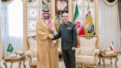 صورة خالد بن سلمان يبحث فرص التعاون العسكرية والدفاعية مع رئيس الأركان الإيراني  أخبار السعودية