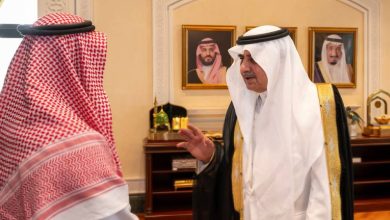 صورة أمير تبوك يستقبل المواطن ناصر العسيري الذي تنازل عن قاتل شقيقه لوجه الله  أخبار السعودية