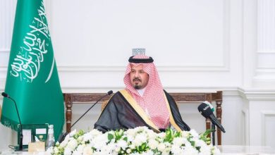 صورة أمير المدينة يرعى افتتاح ندوة عن «جهود المملكة في صيانة جناب التوحيد»  أخبار السعودية