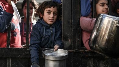 صورة “الأونروا” تحذر من كارثة غذائية وانهيار صحي في غزة