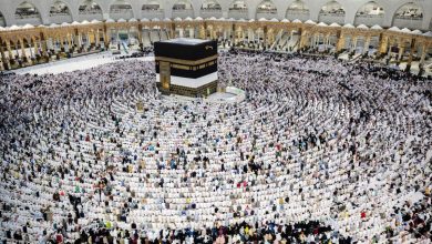 صورة مكة المكرمة : الحجاج يتوافدون إلى عرفات لأداء ركن الحج الأعظم