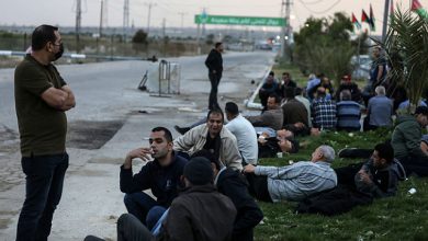 صورة 700 عامل غزي فقط من أصل 18 ألفا حصلوا على مستحقاتهم من المشغلين الإسرائيليين