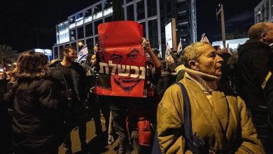 صورة ثورة نسائية صامتة.. احتجاجات في قلب “إسرائيل” لأجل أطفال غزة