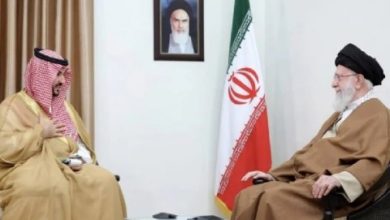 صورة وزير الدفاع السعودي يسلم خامنئي رسالة من الملك سلمان ويبحث مع الرئيس الإيراني تعزيز العلاقات