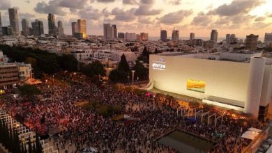 صورة عائلات أسرى إسرائيليين: الضغط العسكري لنتنياهو على غزة “يقتل أبناءنا”