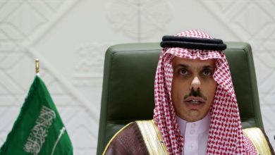 صورة بن فرحان يصل إلى الولايات المتحدة تحضيرا لزيارة ترامب للرياض ..