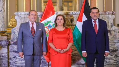 صورة السفير الأعرج يقدم أوراق اعتماده لرئيسة جمهورية البيرو سفيراً فوق العادة ومفوضاً لدولة فلسطين