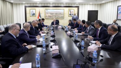 صورة مصطفى خلال اجتماعه مع الشركاء الدوليين: الضغط الدولي مطلوب لوقف العدوان ووقف الاقتطاعات المالية