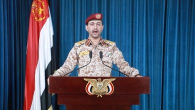 صورة اليمن تعلن استهداف مطار رامون الإسرائيلي وحاملة الطائرات الأمريكية “ترومان” (فيديو)