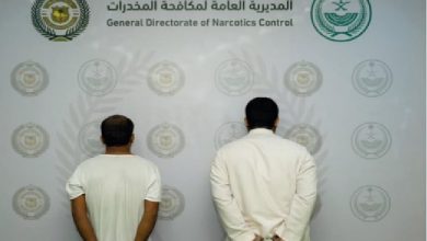 صورة القبض على شخصين لترويجهما مخدر الحشيش بجدة