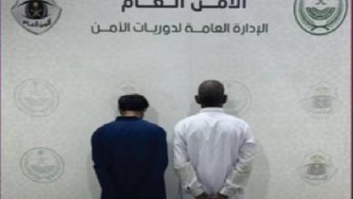 صورة القبض على شخصين لترويجهما 3 كيلوجرامات من القات بجازان