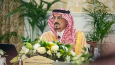 صورة أمير الرياض يرعى حفل خريجي جامعة الفيصل ويضع حجر الأساس لمشروعات جديدة