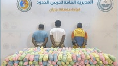 صورة حرس الحدود بجازان يقبض على 3 مخالفين لتهريبهم 171 كلجم من القات