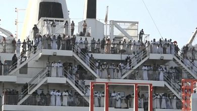 صورة «ثمَّنوا جهود الرياض».. مئات السودانيين يعودون لبلادهم بعد نزوحهم للمملكة بسبب الحرب  