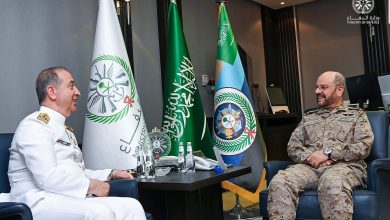 صورة  رئيس هيئة الأركان يستقبل قائد القوات البحرية التركية 