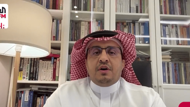 صورة كاتب اقتصادي يوضح أسباب تذبذب الأسهم في الأسواق العالمية