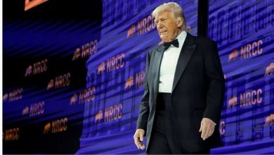 صورة مع دخول رسوم «ترامب» حيز التنفيذ.. الذهب يرتفع وسوق النفط إلى أدنى مستوى في 4 سنوات.. و«تسوماني» يضرب الأسواق المالية