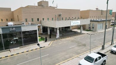 صورة فريق جراحة المسالك البولية بمستشفى صبيا العام يستأصل ورم كبير من كلية خمسيني