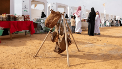 صورة مزاد الإبل بالجوف يعيد حرفة "الصميل" إلى الواجهة