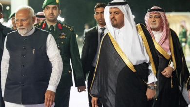 صورة رئيس وزراء الهند يغادر جدة