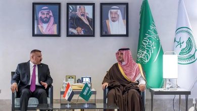 صورة وزير الداخلية يبحث تعزيز العلاقات مع نظيره العراقي