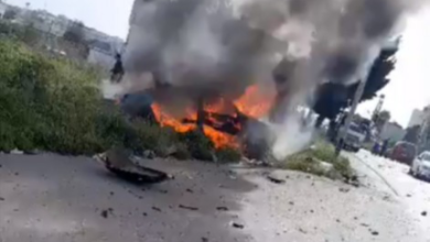 صورة شهيد في ضربة نفّذتها مسيّرة إسرائيلية على بلدة “حلتا” في جنوبي لبنان