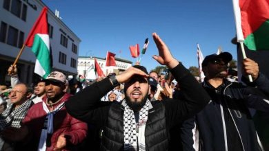 صورة كوادر طبية مغربية تحتج في الدار البيضاء رفضا لحرب الإبادة واستهداف الطواقم الطبية في غزة (فيديو)