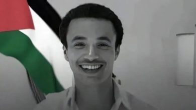 صورة الرئيس ينعى الطالب التونسي فارس خالد ويمنحه وسام فارس فلسطين
