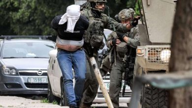 صورة جيش الاحتلال يعتقل 3 فلسطينيين ويفض وقفة منددة بالاستيطان جنوب الضفة