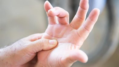 صورة لماذا نشعر بتنميل اليدين أثناء النوم؟ إليك الأسباب