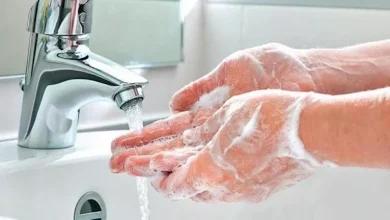صورة تنشر الجراثيم والفيروسات.. احذر 4 أخطاء شائعة في غسل اليدين