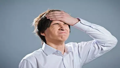 صورة لماذا تنسى كثيرا؟.. 5 حقائق مفاجئة من أستاذ طب نفسي