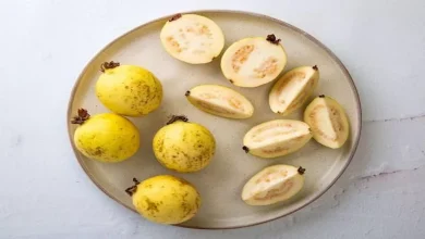 صورة هذا ما يحدث لجسمك عند تناول ثمرة من الجوافة يوميا