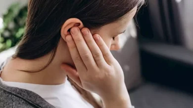 صورة حكة الأذن.. إليك الأسباب وطرق العلاج
